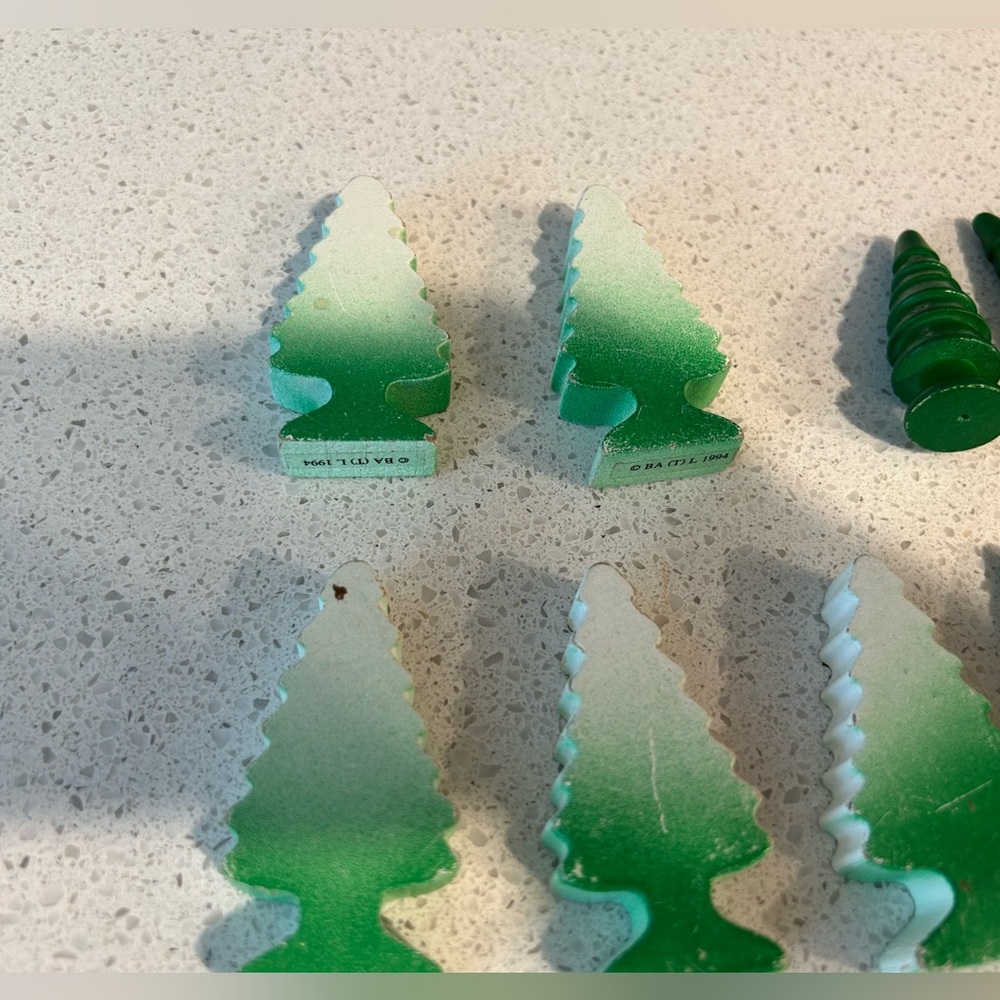 VTG Thomas & Friends Lot Of 15 Pine Trees
Snowy Green Spiral
1994 Britt Allcroft - Picture 10 of 11